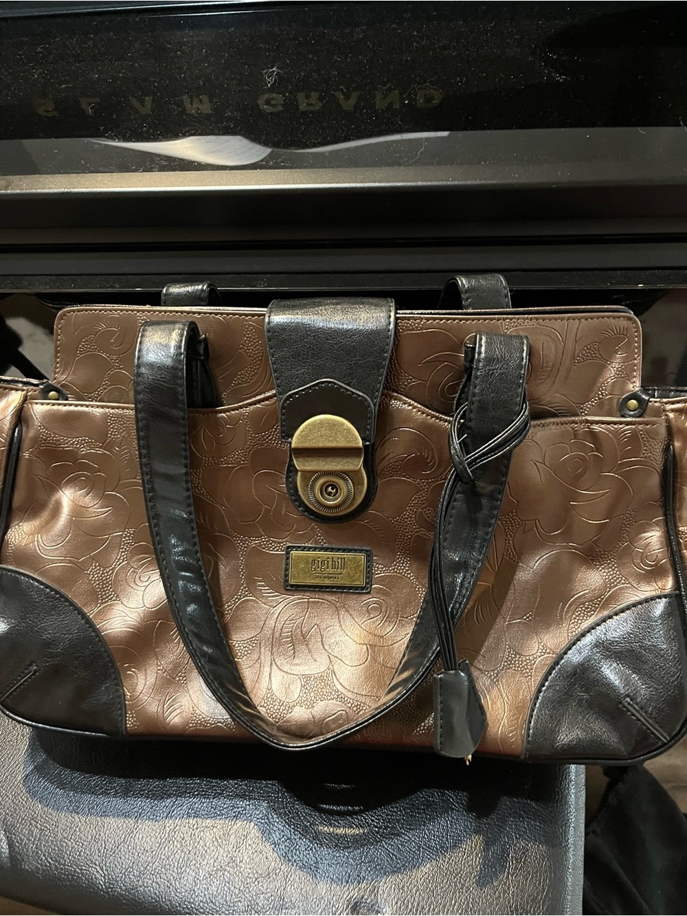 Lockable purse with key! Bronze Shoulder Bag with Black Trim